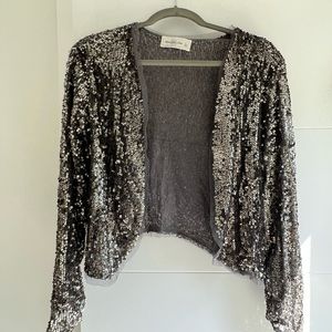 Nice shinny grey Abercrombie dressy crop top